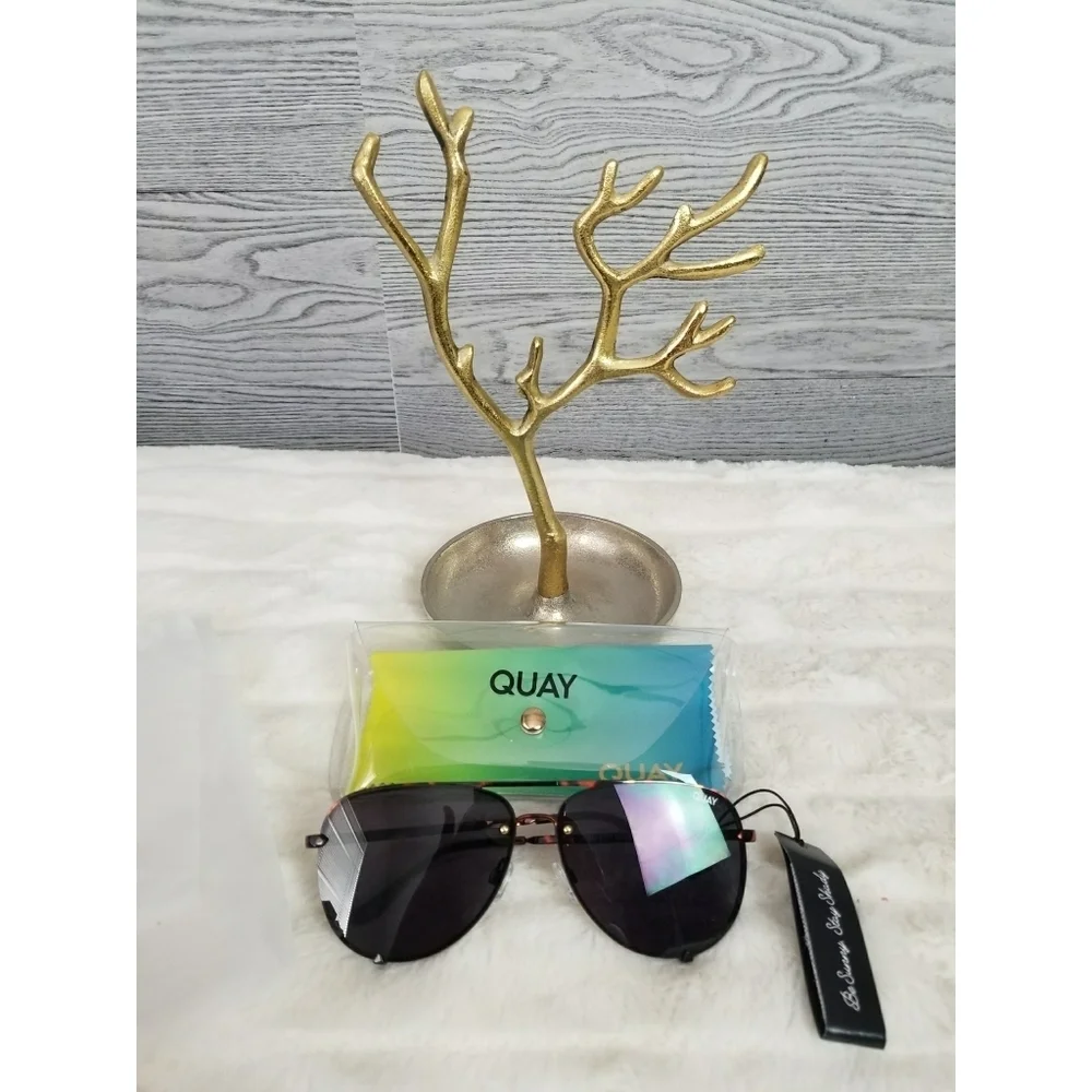 QUAY // ltd ed high key tortoise detail rimless black smoke lens aviators